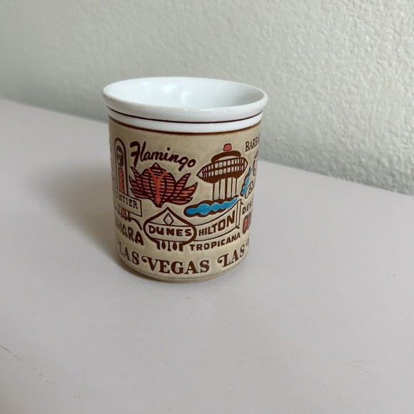 Vintage 1970s Las Vegas Nevada Landmark Casinos Retro Souvenir Coffee Mug Cup - Picture 2 of 11